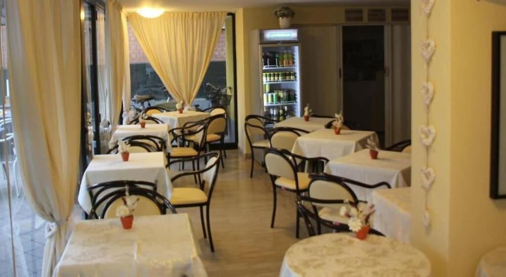 Hotel Orlov Rimini Exterior foto